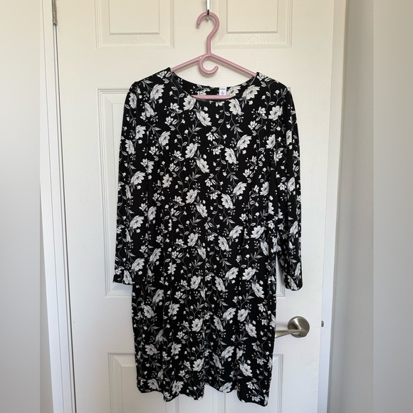 Old Navy Black and White Floral Long Sleeve Sheath dress- EUC XL petite - Picture 2 of 6